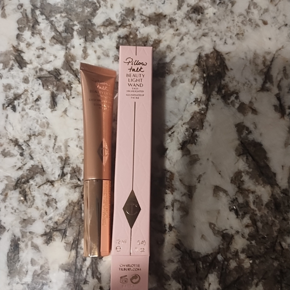 NIB Charlotte Tilbury Pillow Talk Beauty Light Wand Highlighter, Full Size